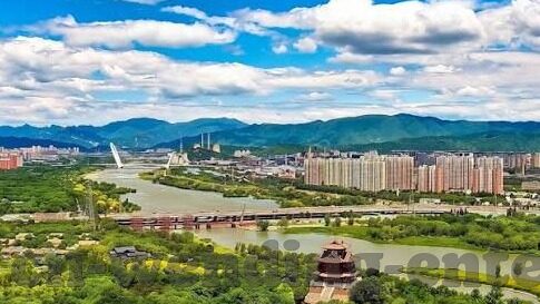 完场的足球比分-完场比分背后，一场足球赛的胜负密码与人生隐喻